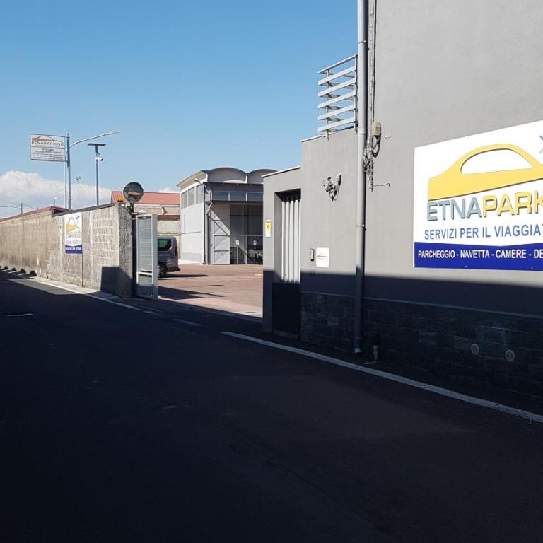 Etna Parking - Twin Room with Private Bathroom - 19