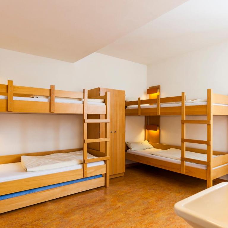 Jugendherberge Garmisch-Partenkirchen - membership required! - Sechsbettzimmer mit Gemeinschaftsbad - 3