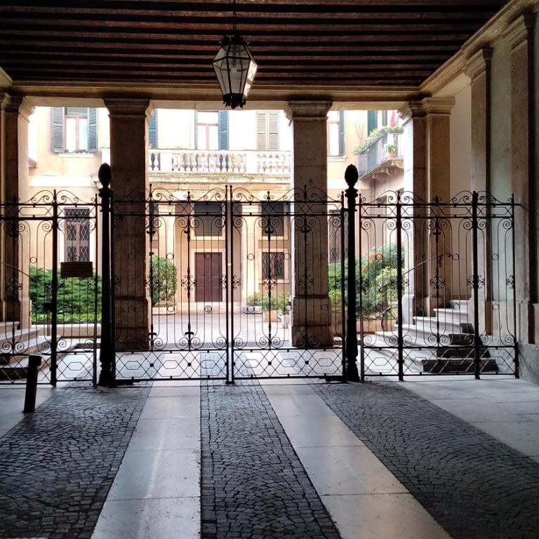 Marconi Rooms Loggia delle Erbe - Adua Apartment - Separate Building Via Adua 3 - 2