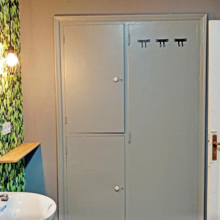 Diseño, calidad, tranquilidad, y muy céntrico - Three-Bedroom Apartment - 20