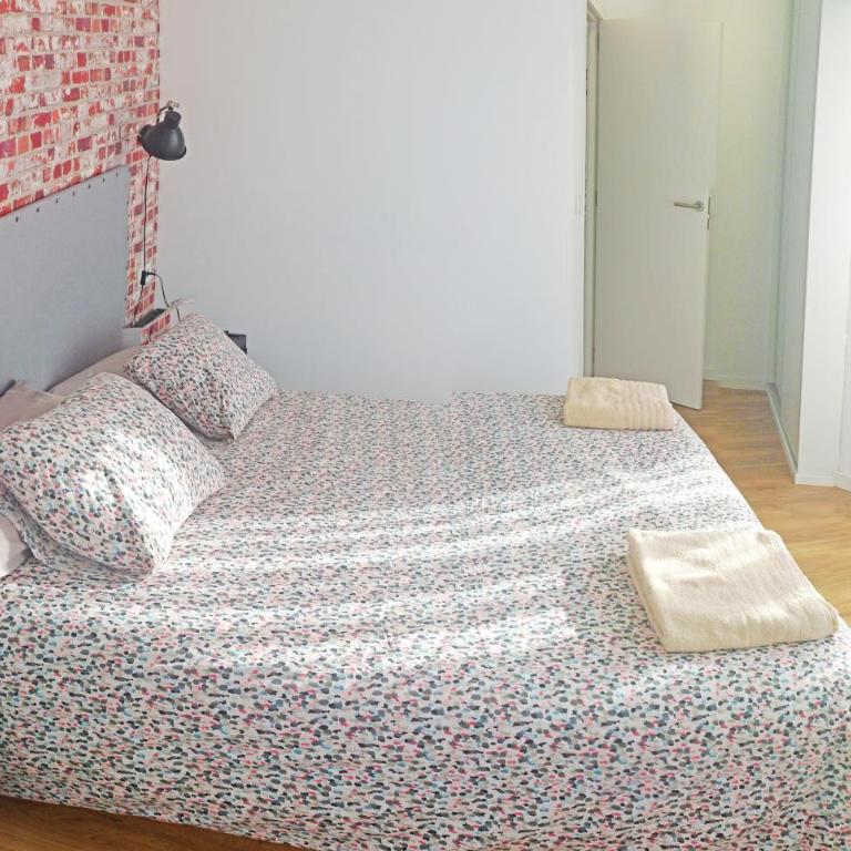 Diseño, calidad, tranquilidad, y muy céntrico - Three-Bedroom Apartment - 15