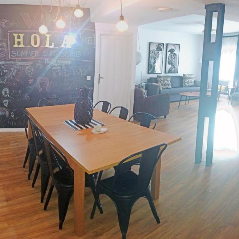 Diseño, calidad, tranquilidad, y muy céntrico - Three-Bedroom Apartment - 5