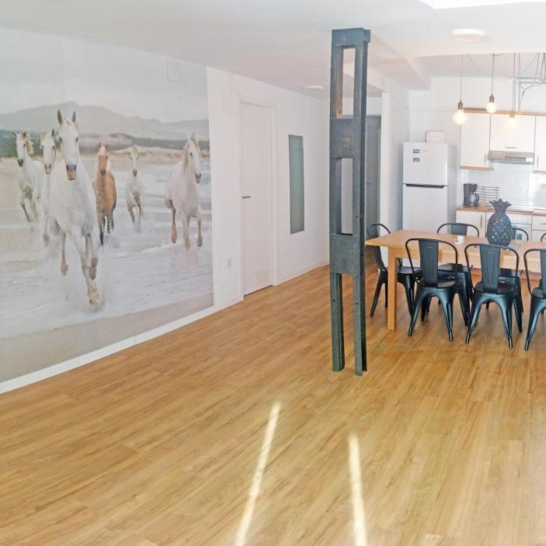 Diseño, calidad, tranquilidad, y muy céntrico - Three-Bedroom Apartment - 4