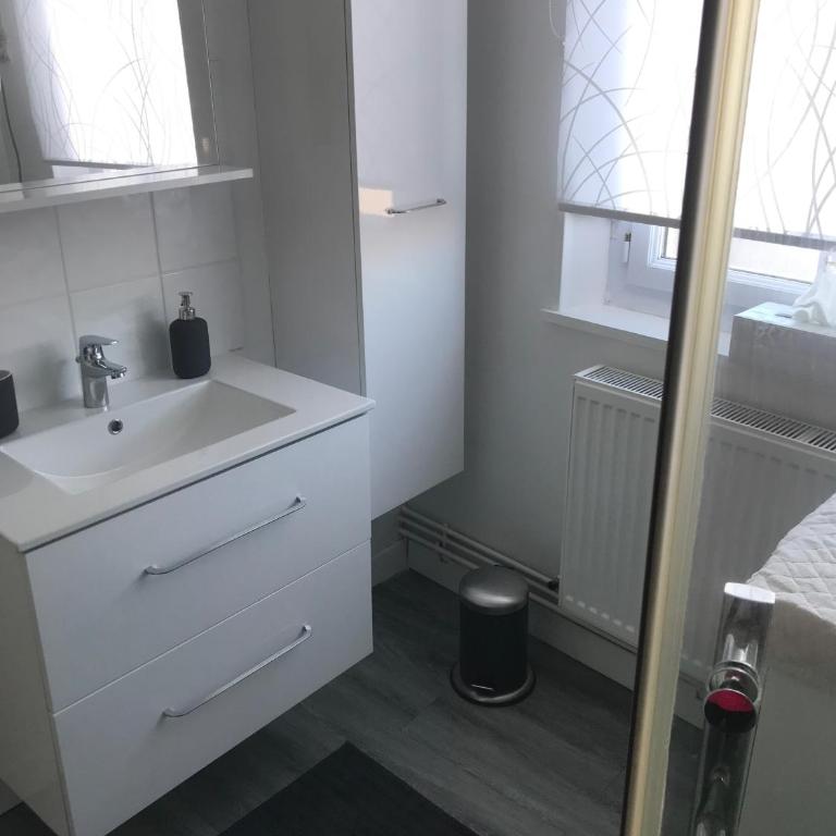 Appartement proche Mer avec appartement au 1er etage et appartement 1 au 2eme etage avec baignoire - Apartment - 11