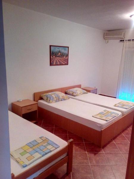 Guesthouse MB Knezevic - Klasična Trokrevetna Soba - 13