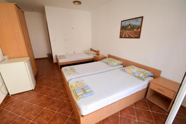 Guesthouse MB Knezevic - Klasična Trokrevetna Soba - 10
