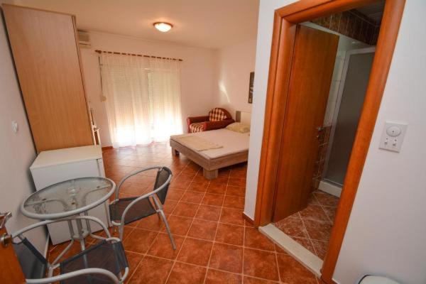 Guesthouse MB Knezevic - Dvokrevetna Soba s Bračnim Krevetom/Zasebnim Krevetima i Kupatilom - 11