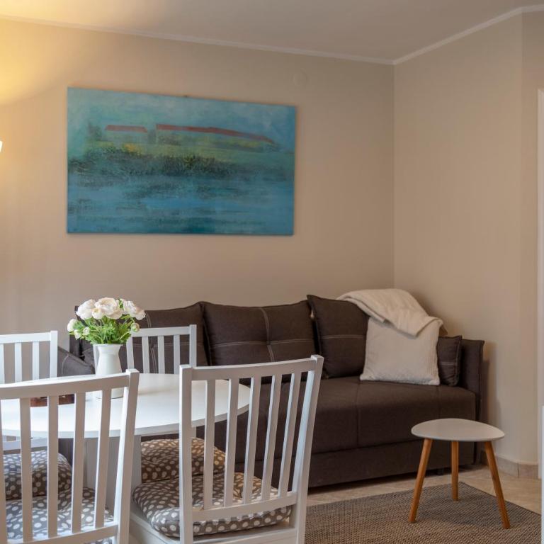 DC Executive Homes - Three-Bedroom Villa - 10