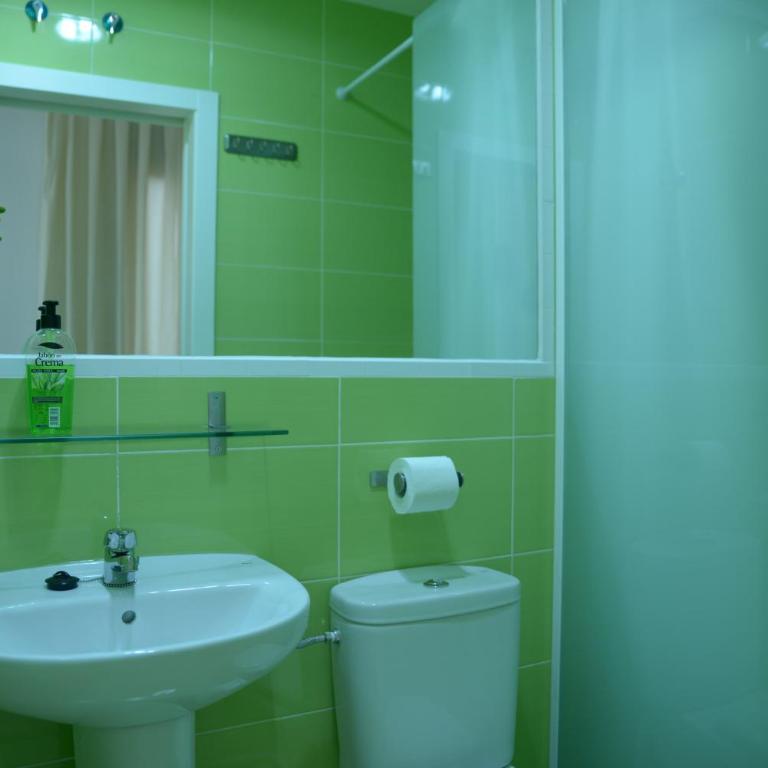 Nersan - Triple Room with Private Bathroom - 1