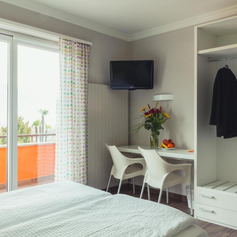 B&B Toblerina - Classic Double Room with Lake View - 3