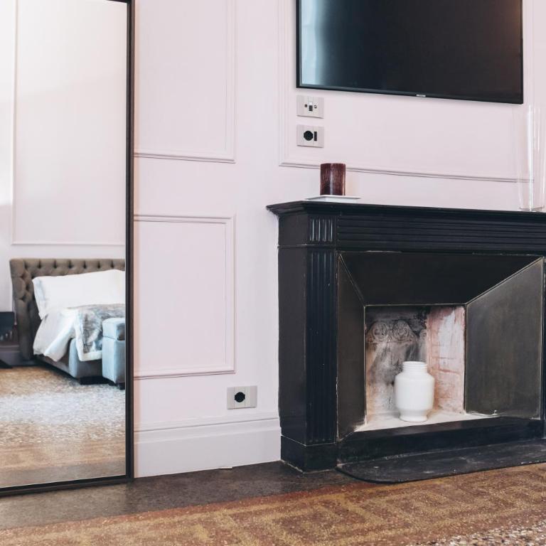 Gregorini Bingham Art Luxury Suites - Suite King Deluxe - 4
