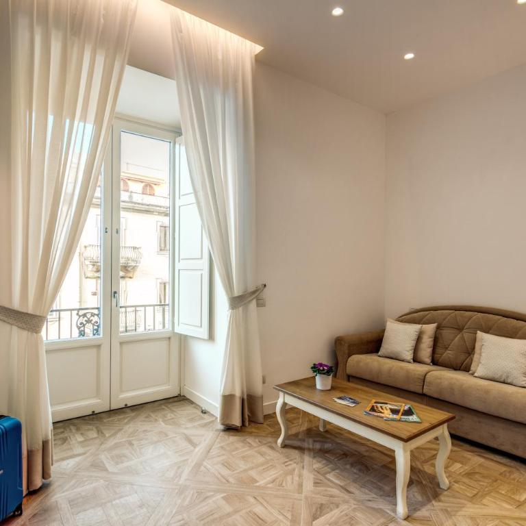 Sorrento Square Suites - Camera Matrimoniale con Bagno Privato e Balcone - 11