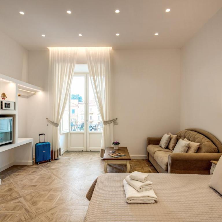 Sorrento Square Suites - Camera Matrimoniale con Bagno Privato e Balcone - 2