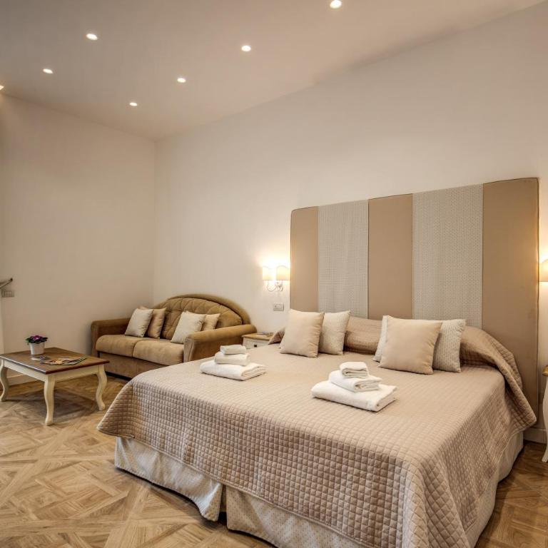 Sorrento Square Suites - Camera Matrimoniale con Bagno Privato e Balcone - 7