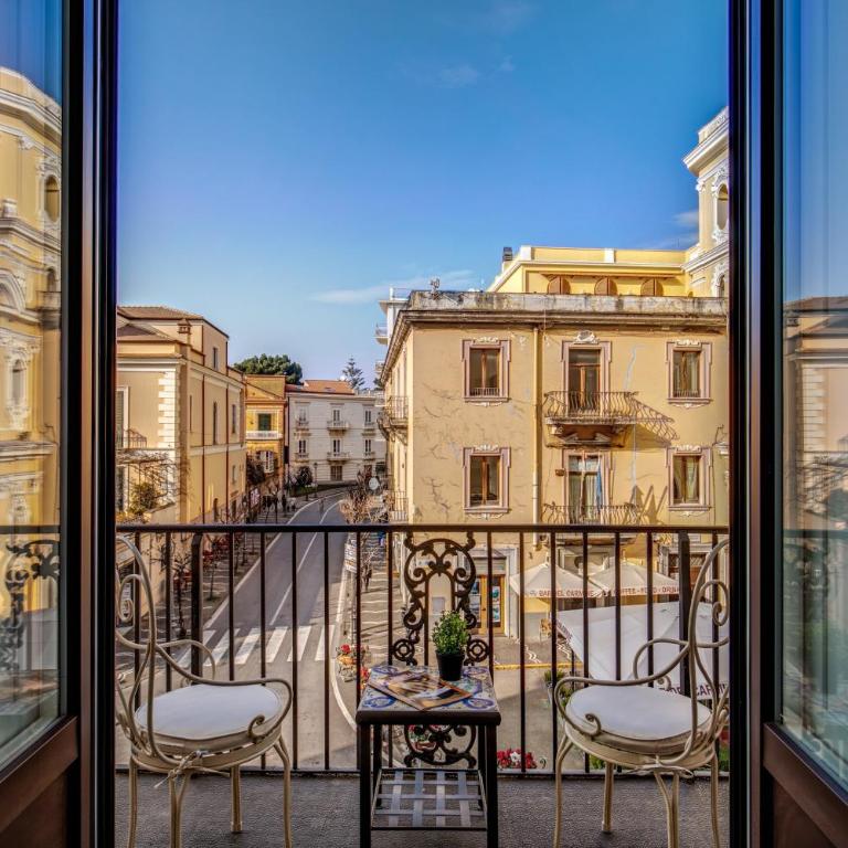 Sorrento Square Suites - Camera Matrimoniale con Bagno Privato e Balcone - 20