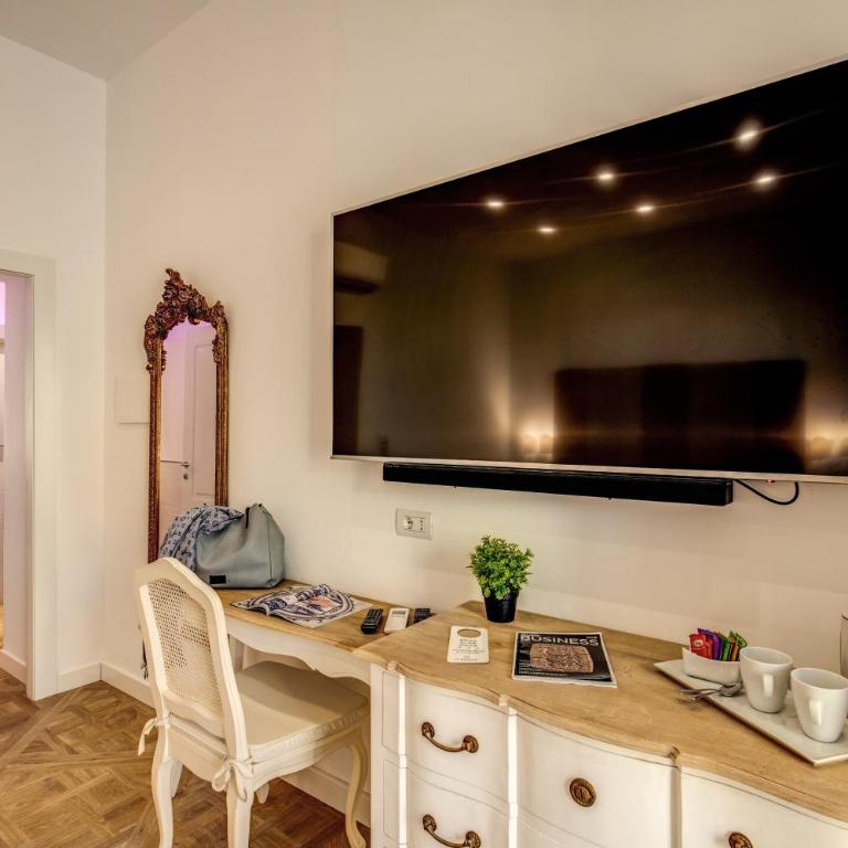 Sorrento Square Suites - Camera Matrimoniale con Bagno Privato e Balcone - 16