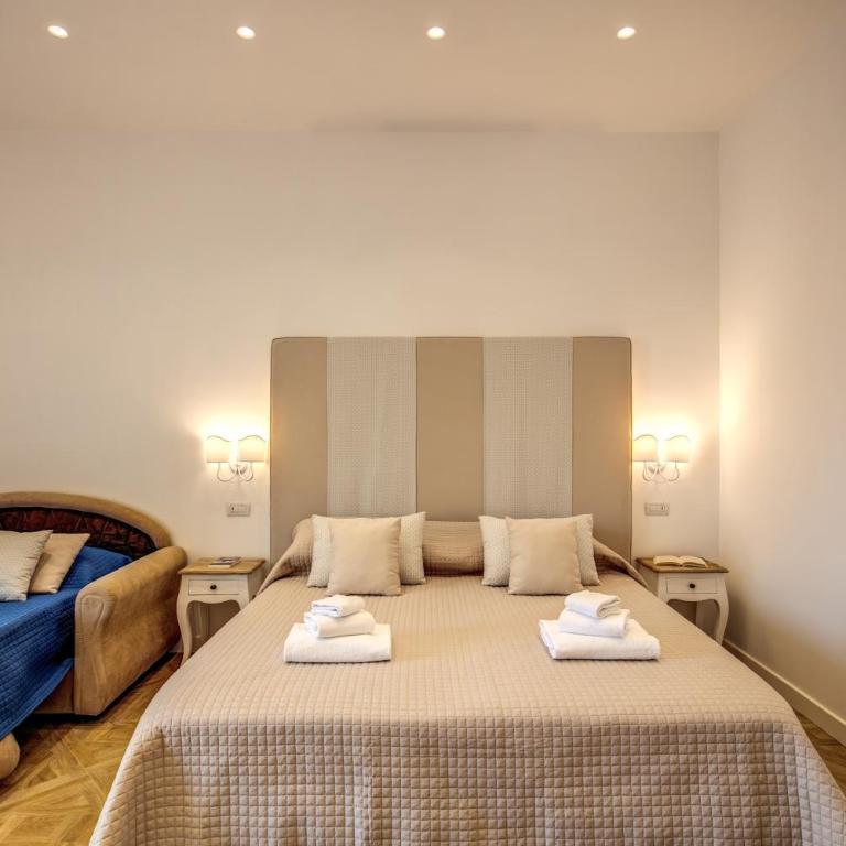 Sorrento Square Suites - Camera Matrimoniale con Bagno Privato e Balcone - 21
