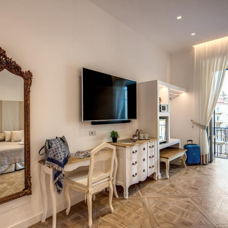Sorrento Square Suites - Camera Matrimoniale con Bagno Privato e Balcone - 22