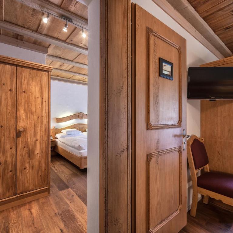 Hotel Schönegg - Superior Familienzimmer mit Balkon und Bergblick - 5