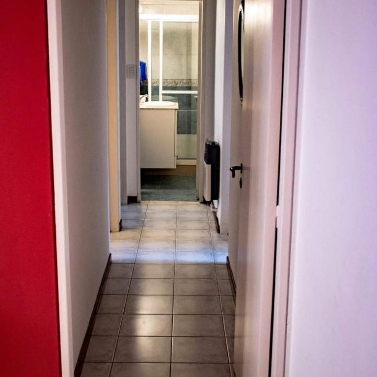 AMPLIO DEPARTAMENTO -EXCELENTE UBICACION- CON COCHERA - Apartamento - 15