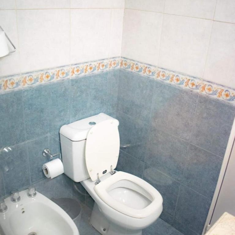 AMPLIO DEPARTAMENTO -EXCELENTE UBICACION- CON COCHERA - Apartamento - 37
