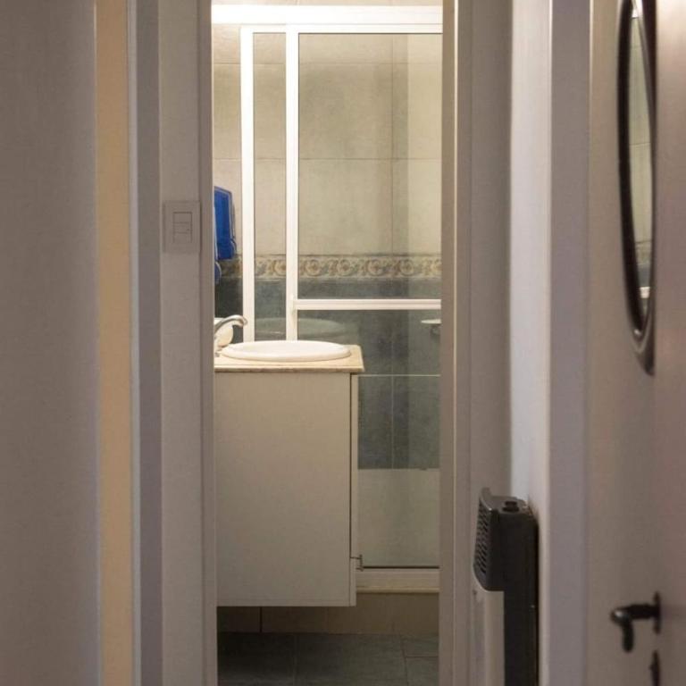 AMPLIO DEPARTAMENTO -EXCELENTE UBICACION- CON COCHERA - Apartment - 41