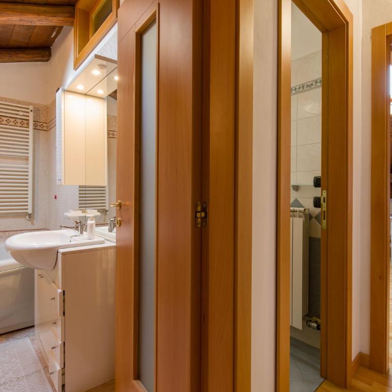 Casa Mamà by Reasy&Busy - Camera Matrimoniale con Bagno Privato Esterno - 11