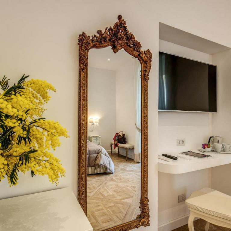 Sorrento Square Suites - Camera Matrimoniale con Bagno Privato e Balcone - 9
