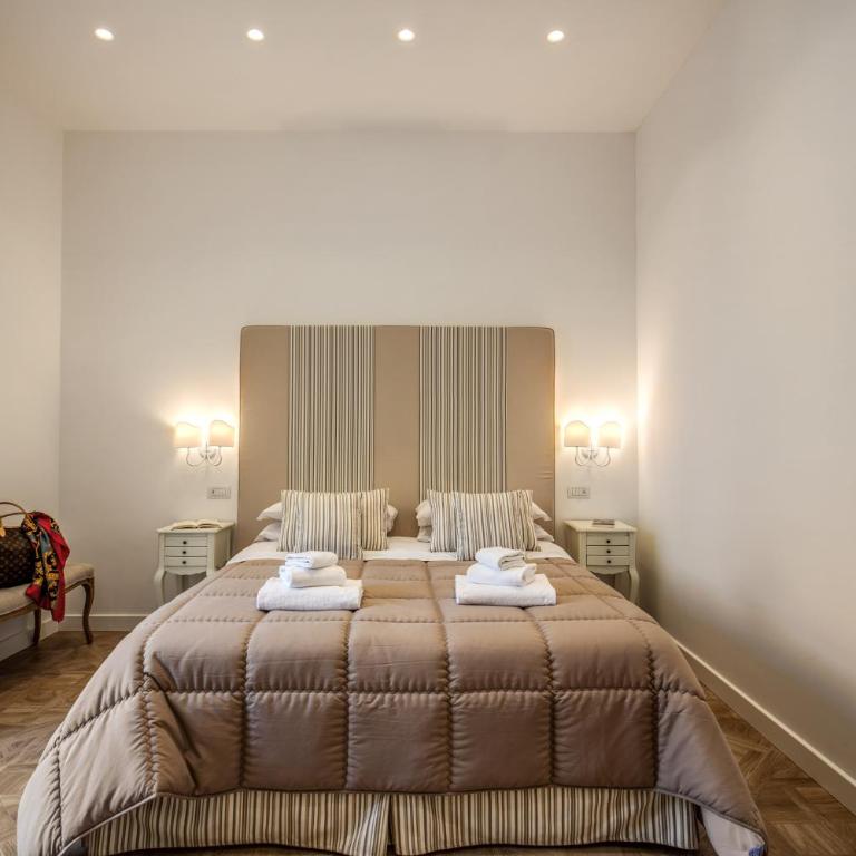 Sorrento Square Suites - Camera Matrimoniale con Bagno Privato e Balcone - 11