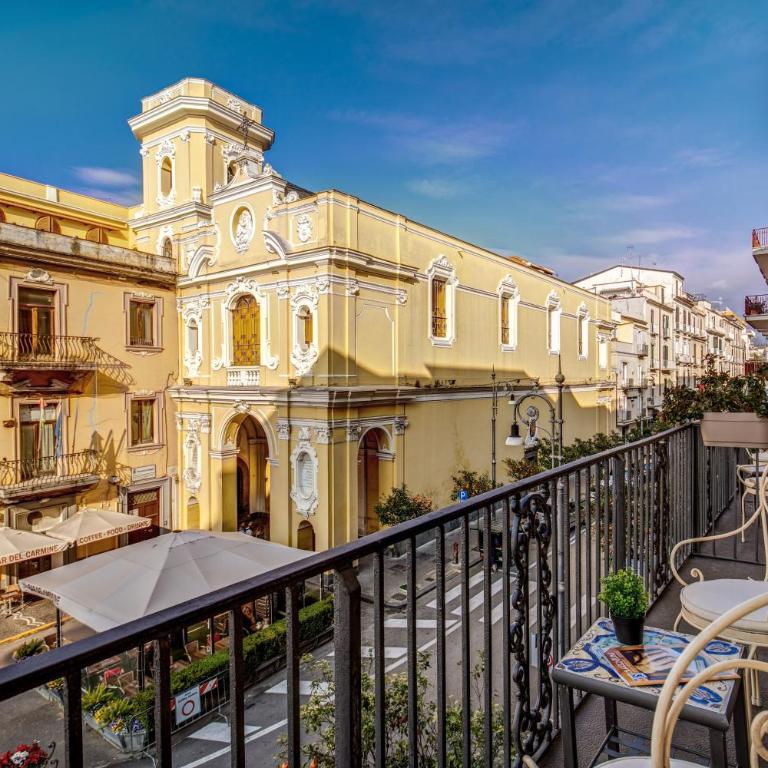 Sorrento Square Suites - Camera Matrimoniale con Bagno Privato e Balcone - 3