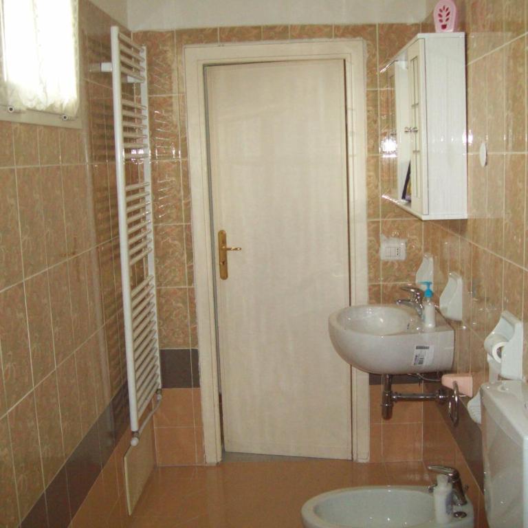 B&B RoGe - Habitación Cuádruple con baño privado externo - 18