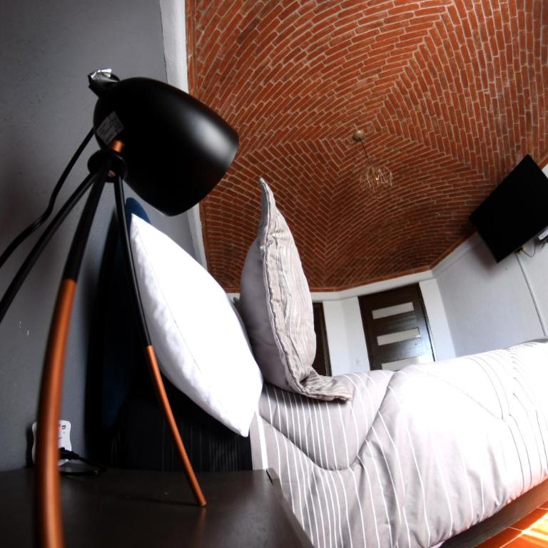 The House of Cinema - Double Room with Shared Bathroom - 2