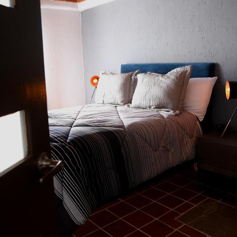 The House of Cinema - Double Room with Shared Bathroom - 14