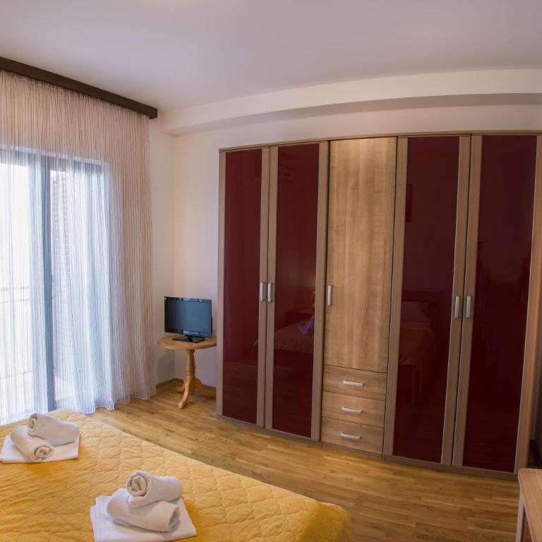 Apartments and rooms Marija - Apartment with Garden View - 6