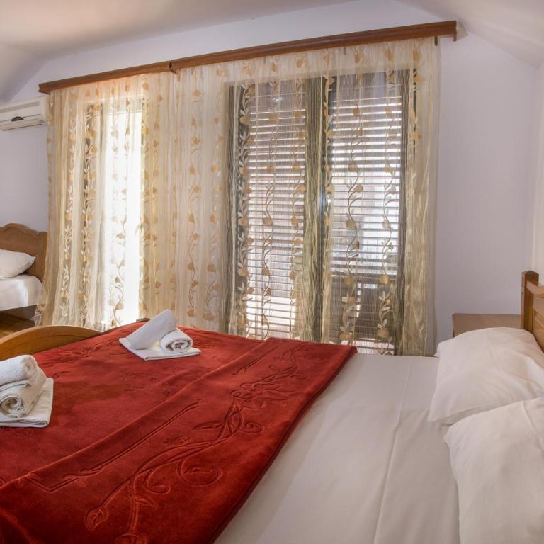Apartments and rooms Marija - Triple Room with Balcony - 4