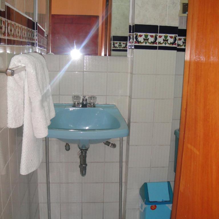 Hostal Residencial Los Andes - Habitación Doble Estándar - 2 camas - 6