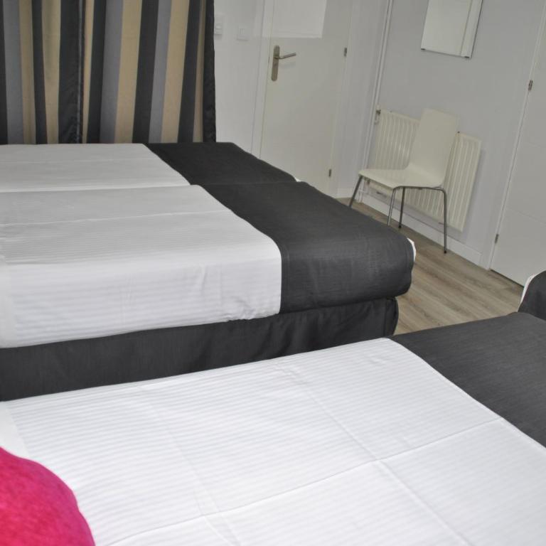 Hotel Junquera - Habitación Triple con cama supletoria - 1