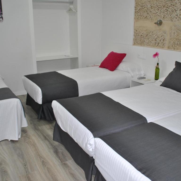Hotel Junquera - Habitación Triple con cama supletoria - 2