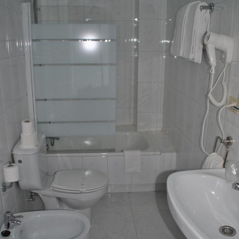 Hotel Junquera - Habitación Triple con cama supletoria - 4