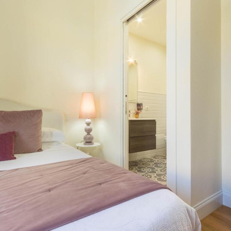 BB22 Cagliari - Deluxe Double Room with Balcony - 4