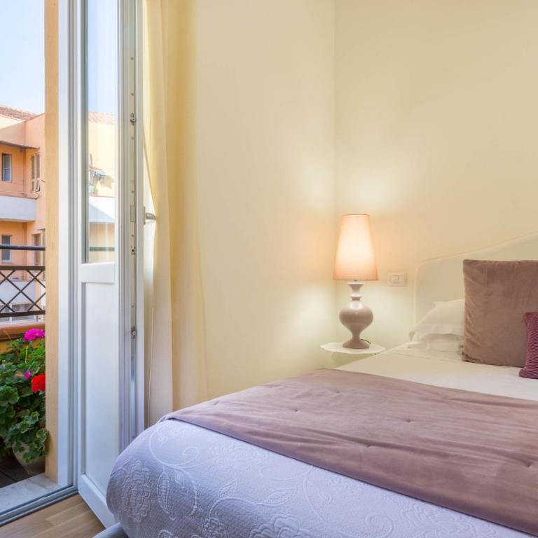 BB22 Cagliari - Deluxe Double Room with Balcony - 6