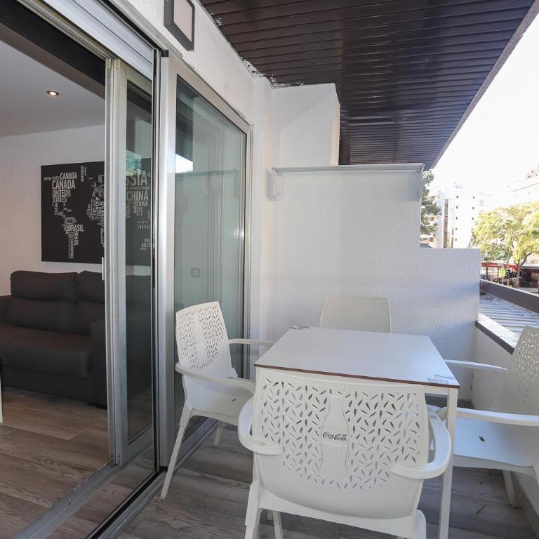 DIFFERENTFLATS Llum - Two-Bedroom Apartment - 14
