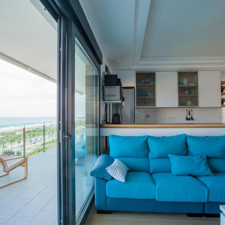 Great Views First Line Teleworkers and Families Unforgetable Apartment - Three-Bedroom Apartment - 3