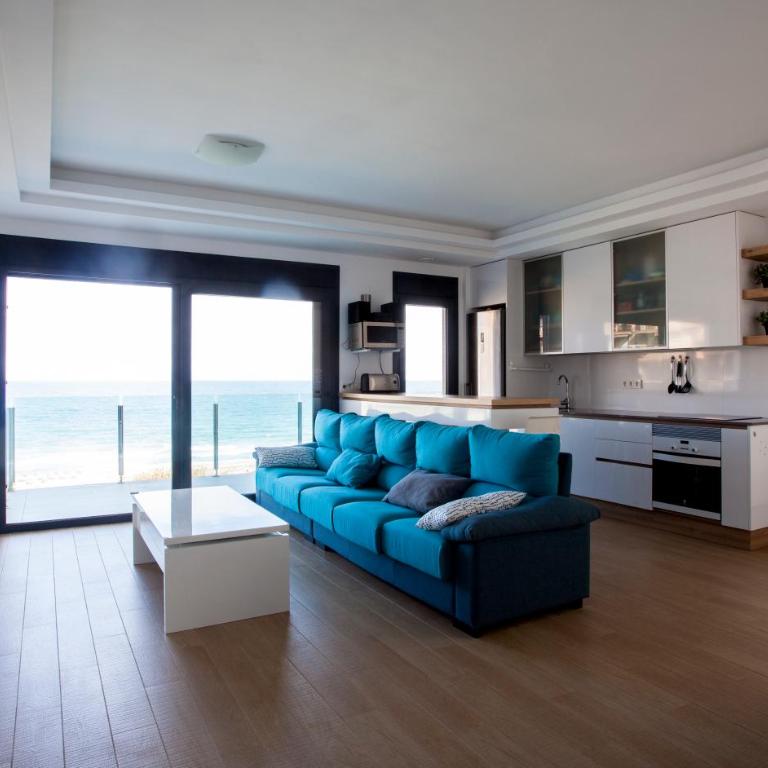 Great Views First Line Teleworkers and Families Unforgetable Apartment - Three-Bedroom Apartment - 2