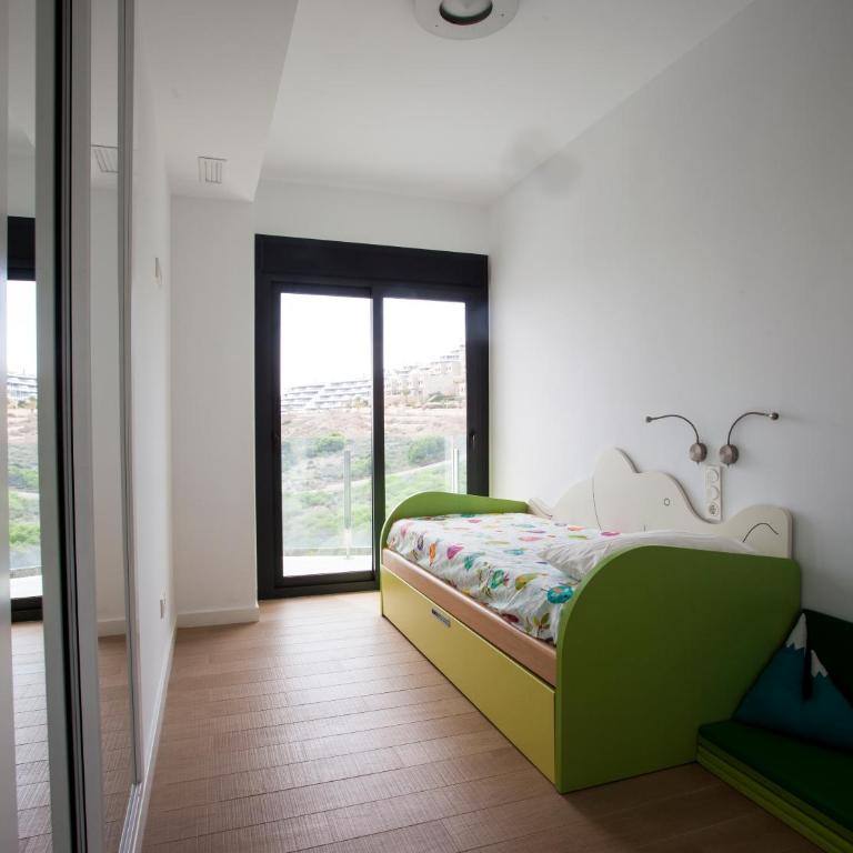 Great Views First Line Teleworkers and Families Unforgetable Apartment - Three-Bedroom Apartment - 8