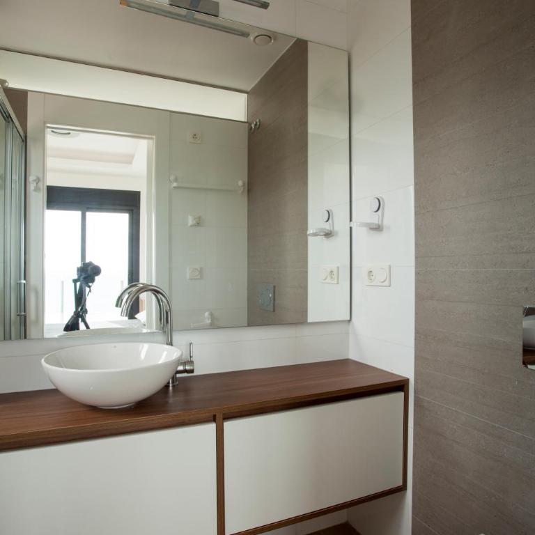 Great Views First Line Teleworkers and Families Unforgetable Apartment - Three-Bedroom Apartment - 35
