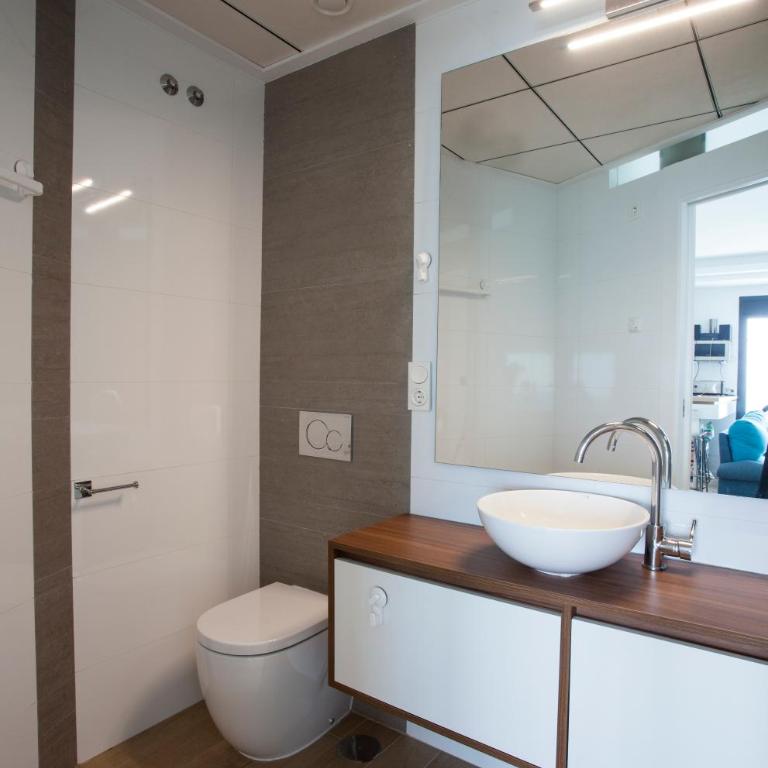 Great Views First Line Teleworkers and Families Unforgetable Apartment - Three-Bedroom Apartment - 16
