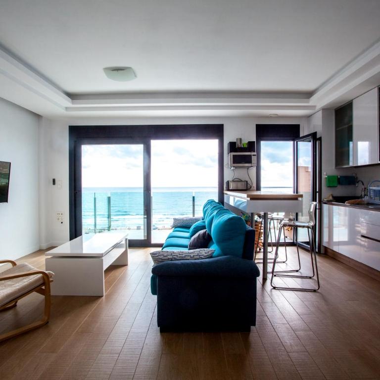 Great Views First Line Teleworkers and Families Unforgetable Apartment - Three-Bedroom Apartment - 30
