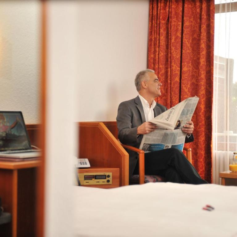 Hotel Garni Reulein - Doppelzimmer mit Seeblick und Balkon - 24