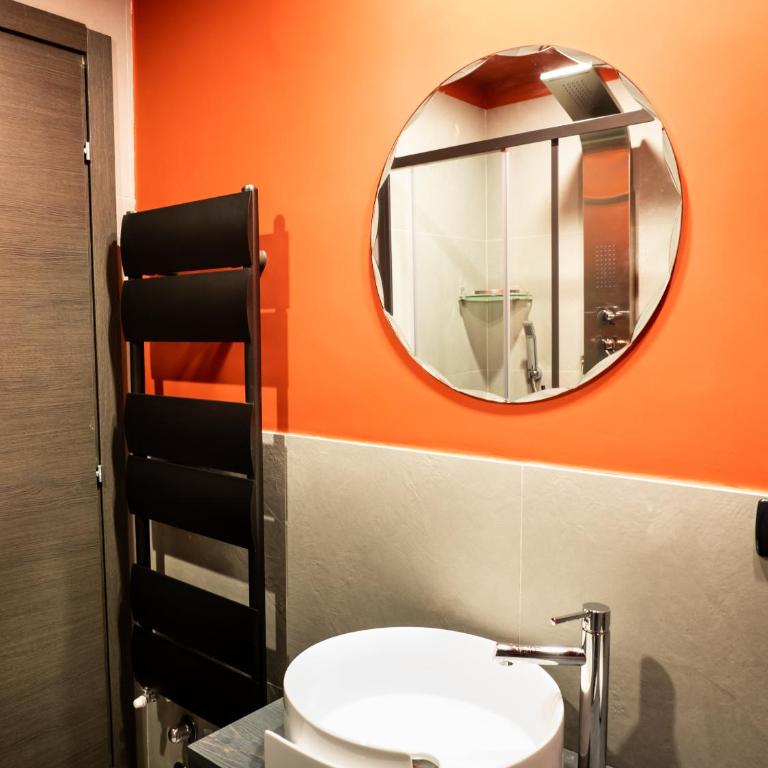 Carlotta Station Suite - One-Bedroom Apartment - 32